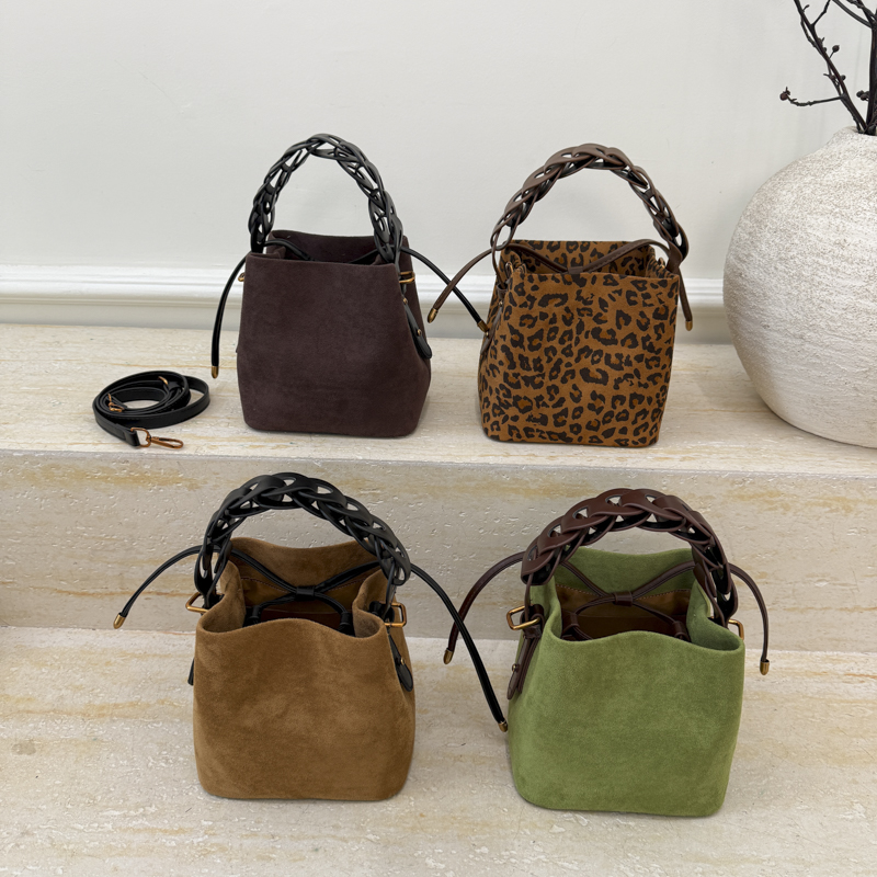 Woven Handle Velvet Bucket Bag - Image 9
