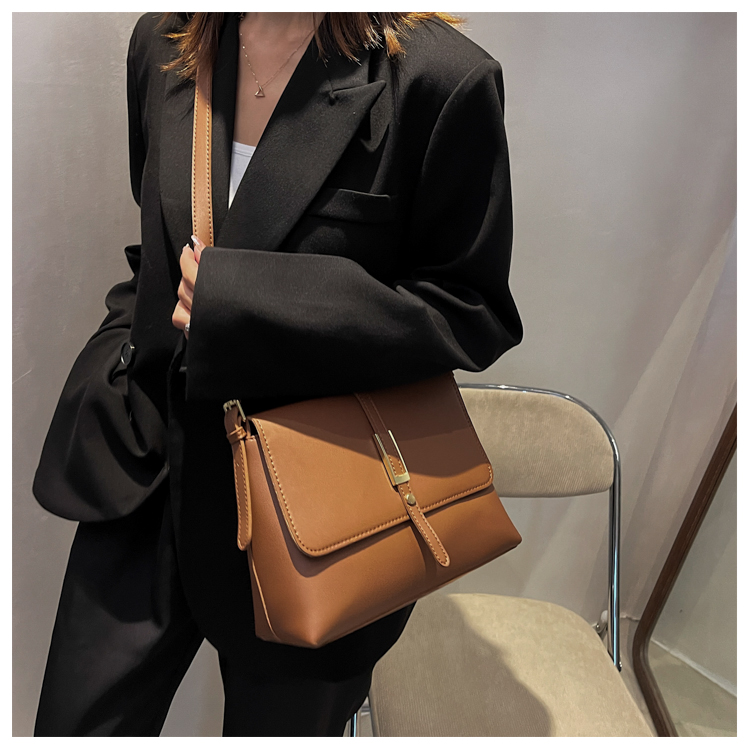 Elegant camel brown imitation leather shoulder bag - Image 4