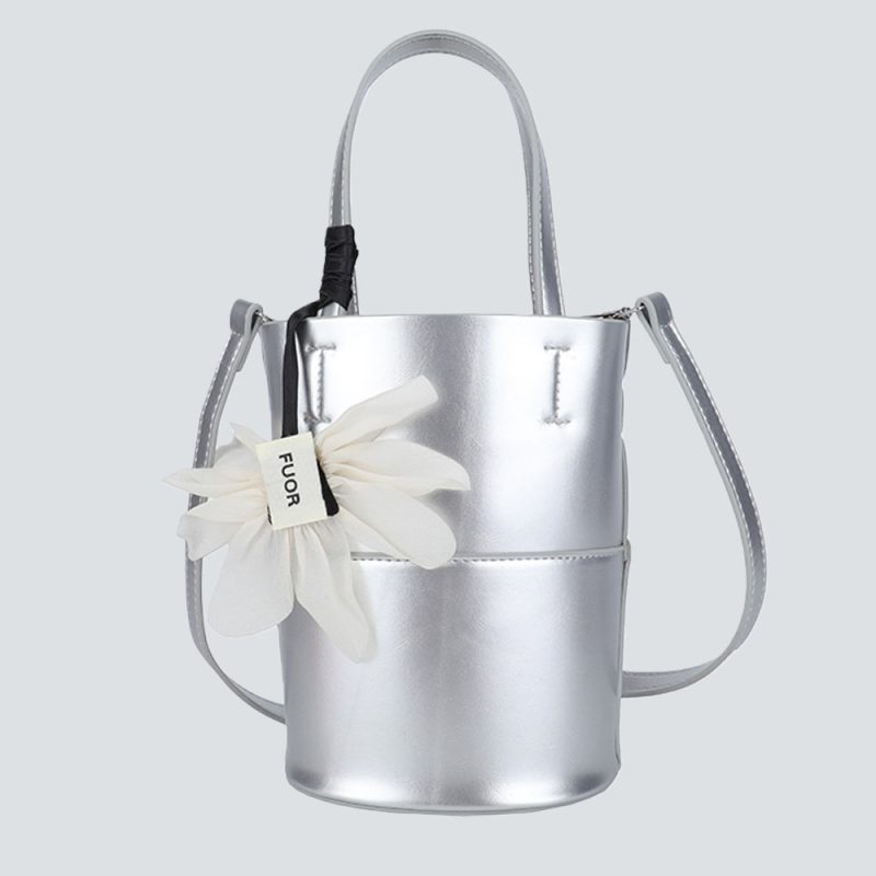 Texture-textured genuine leather daisy pendant bucket bag