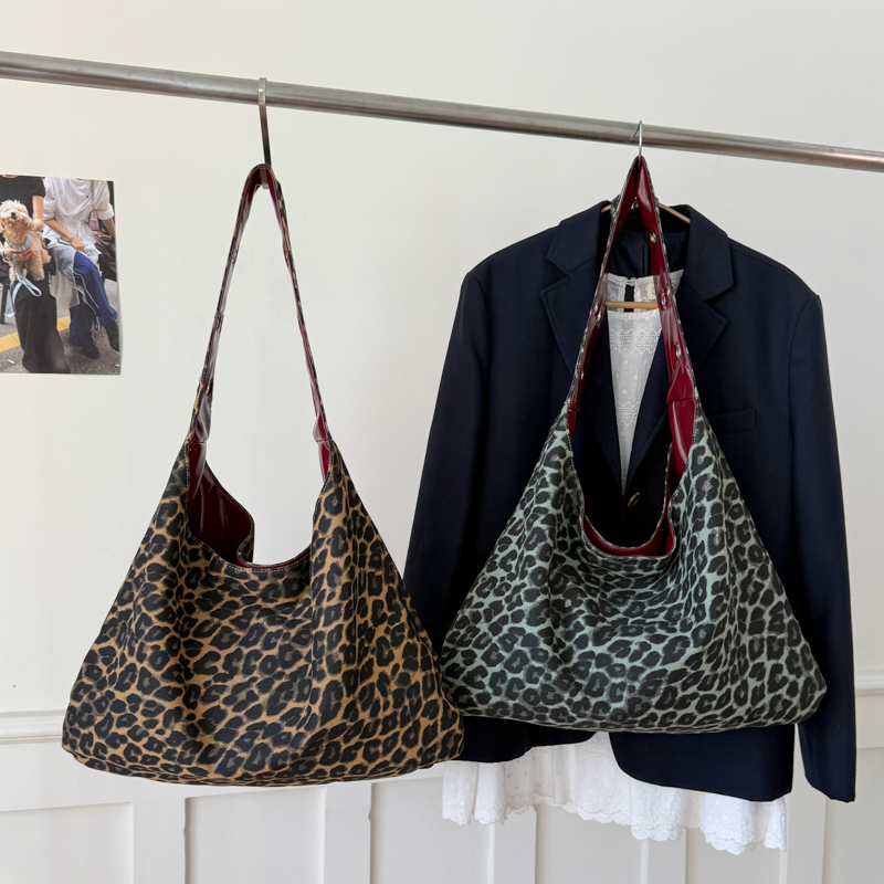 Patent Leather Leopard Print Reversible Shoulder Bag - Image 7