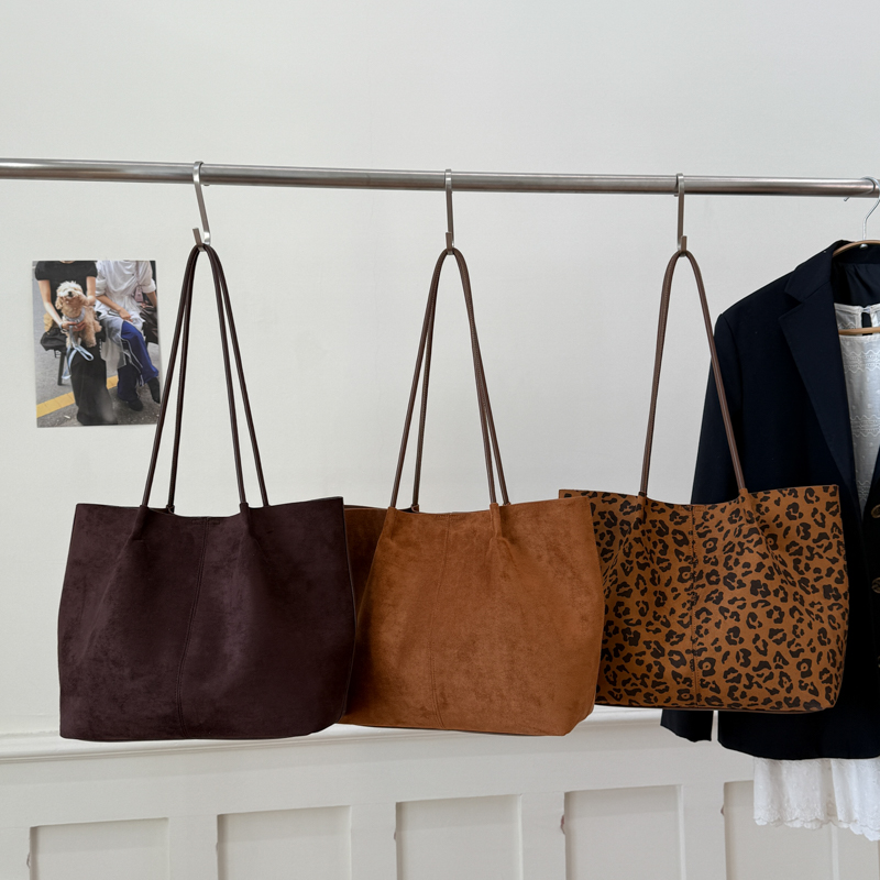 Oversized Slouchy Commuter Shoulder Bag - Image 7