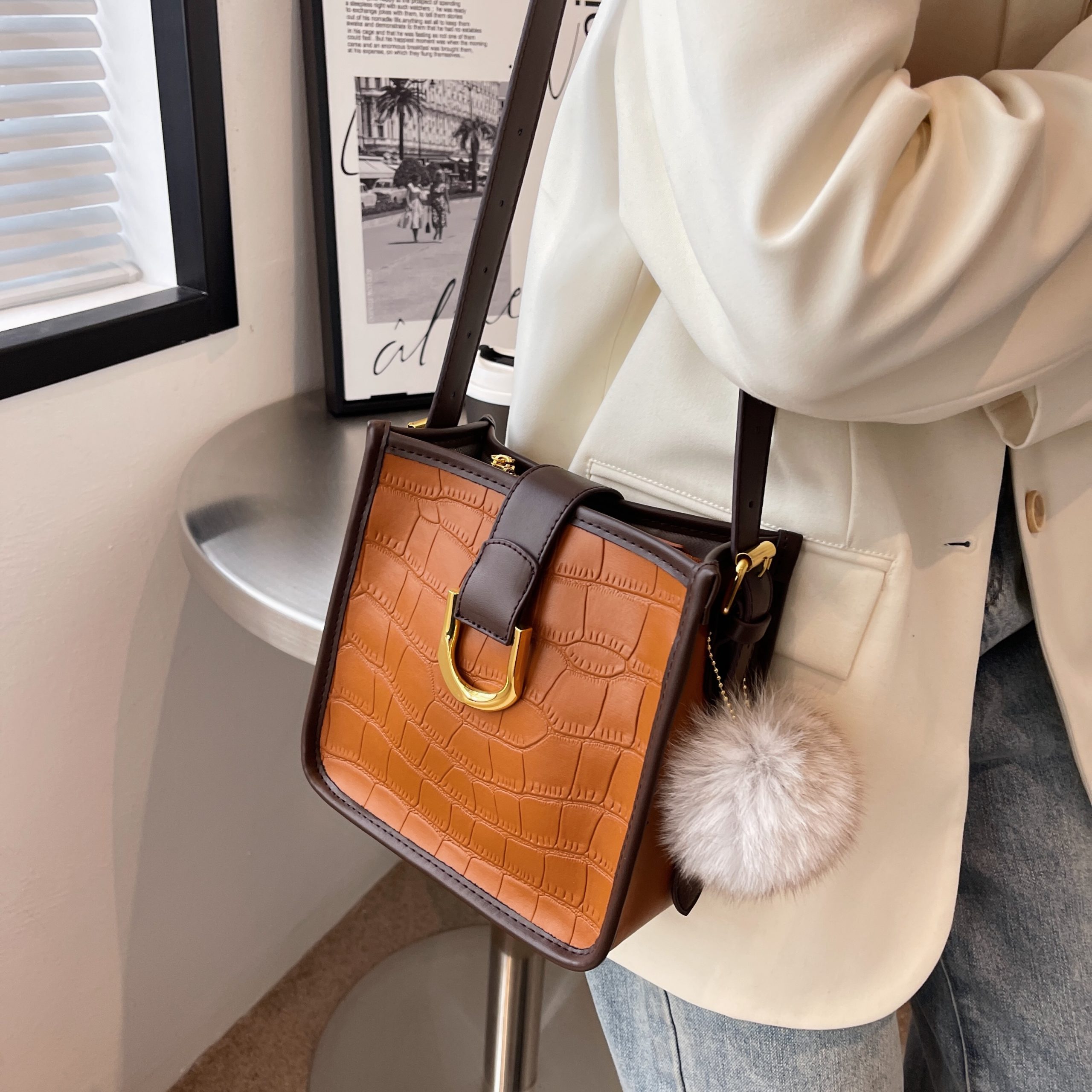 Croc-Embossed Leather Crossbody Bag - Image 5