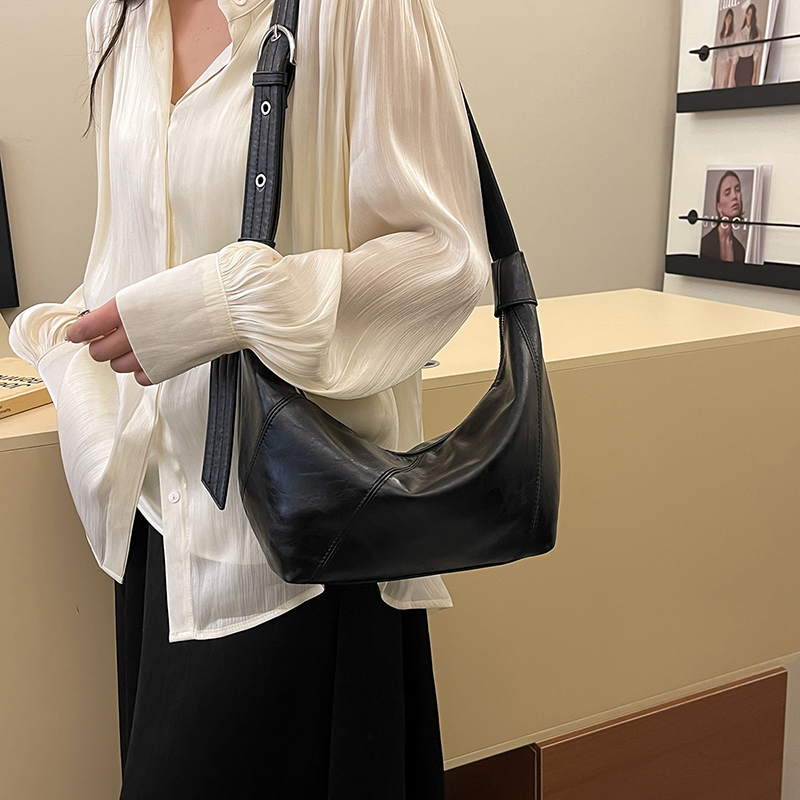 Elegant Leather Hobo Bag - Image 6