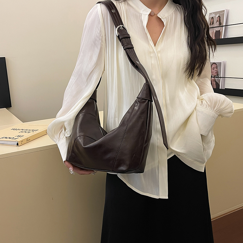 Elegant Leather Hobo Bag - Image 7