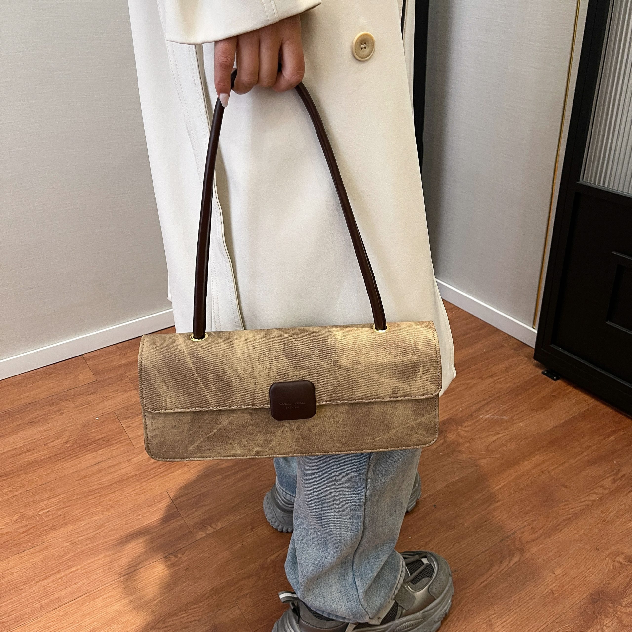 Vintage-Inspired Textured Clutch Shoulder Bag - Image 4