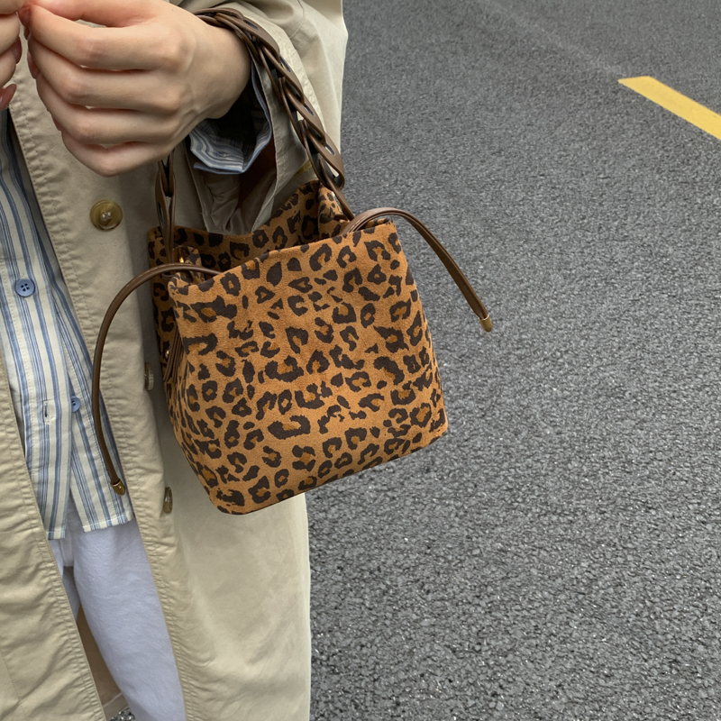 Woven Handle Velvet Bucket Bag - Image 8