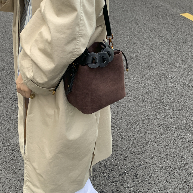 Woven Handle Velvet Bucket Bag - Image 5