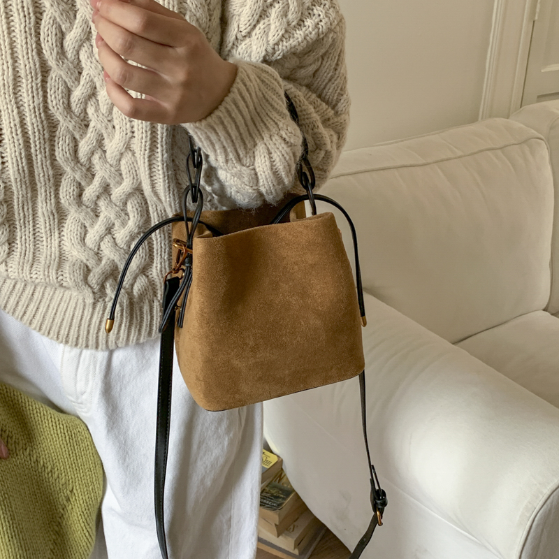 Woven Handle Velvet Bucket Bag - Image 7