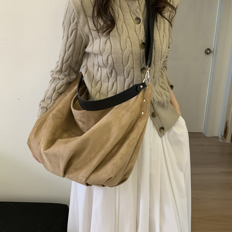 Luxury Slouchy Hobo Bag - Image 7