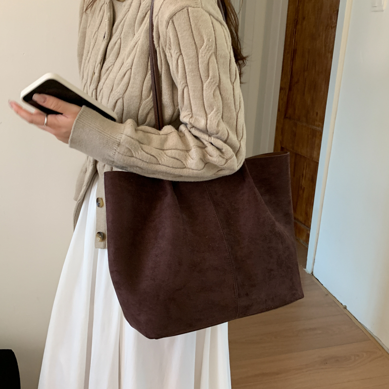 Oversized Slouchy Commuter Shoulder Bag - Image 4