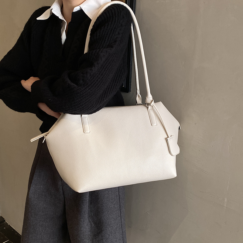 Pebble Leather Large Commute Tote Shoulder Bag - Image 8