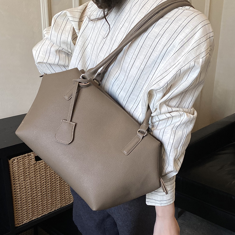 Pebble Leather Large Commute Tote Shoulder Bag - Image 6