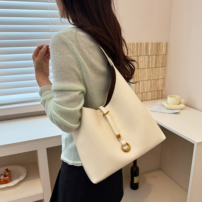 Cream Minimalist Soft Leather Hobo Tote Bag With Agate Hardware - Image 12